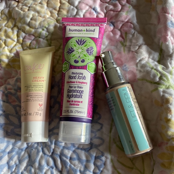 Organic hand scrub, radiance boost primer, and cake heavy cream - Picture 2 of 3